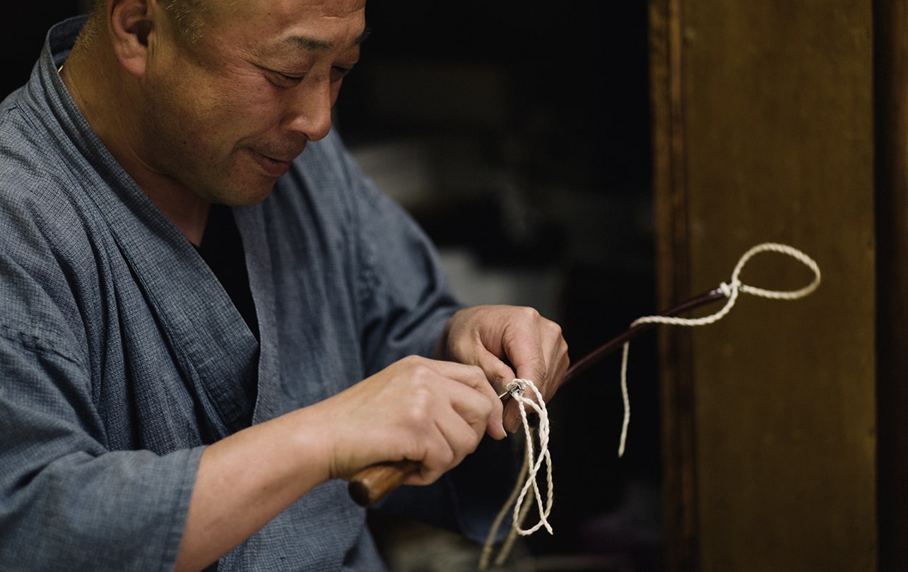 伝統的な木製下駄 赤い鼻緒付舞妓さんのおこぼれ 芸者さんの